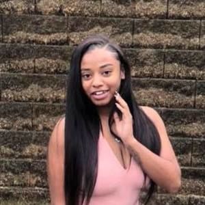 Meet your Posher, Raquel